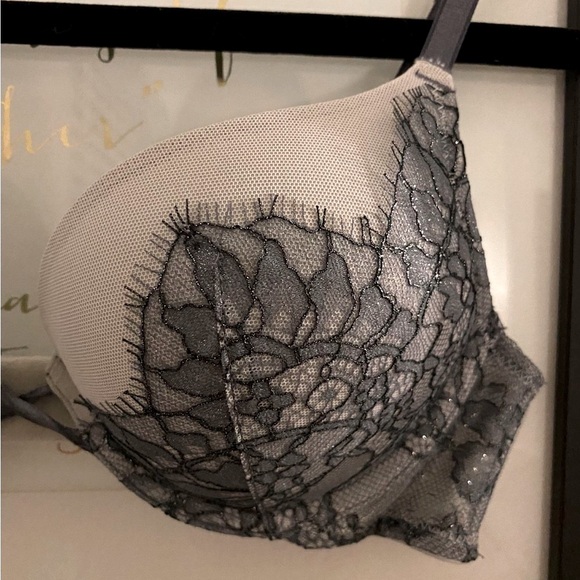 Victoria’s Secret bombshell bra - Picture 2 of 5
